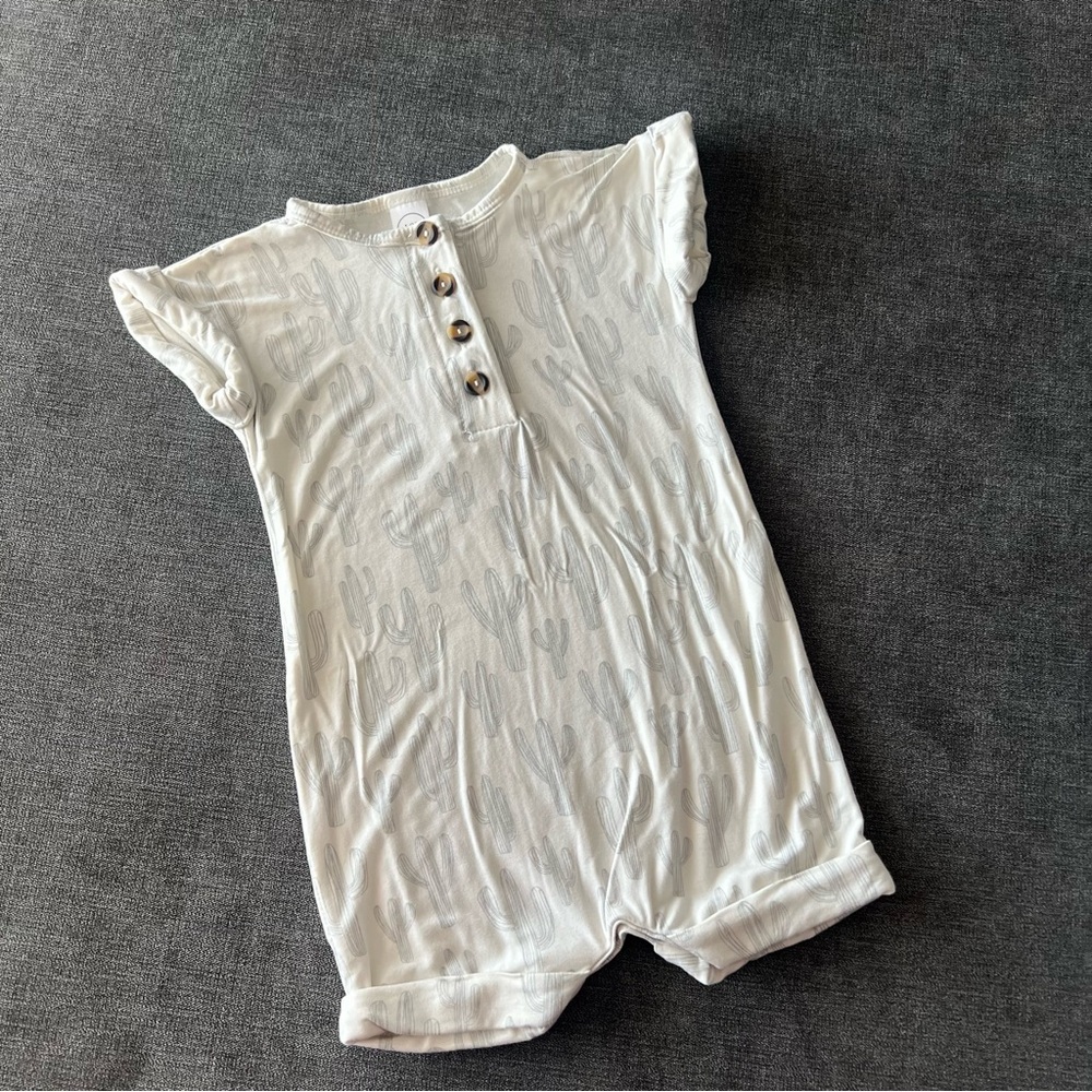 Lou Lou and Co White Baby Romper with Subtle Cactus Print size 12-24 months